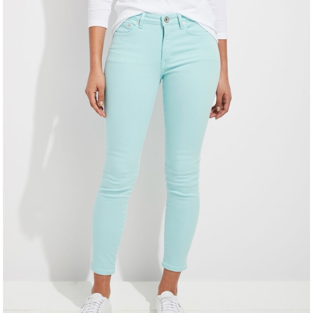 Vineyard Vines colored denim: skinny